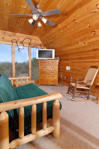 Pigeon Forge Cabin with a lofted area